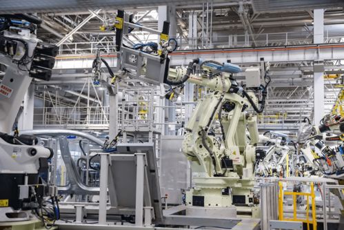 打卡长安数智工厂 探秘长安启源e07的智造奥秘与数字技术服务